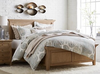 Дубовая кровать в классическом стиле